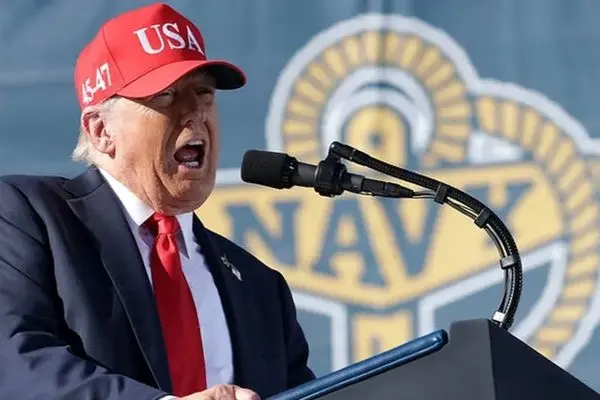 ماجرای پوستر جنجالی ترامپ با عنوان «کوروش کبیر زنده است» چیست؟