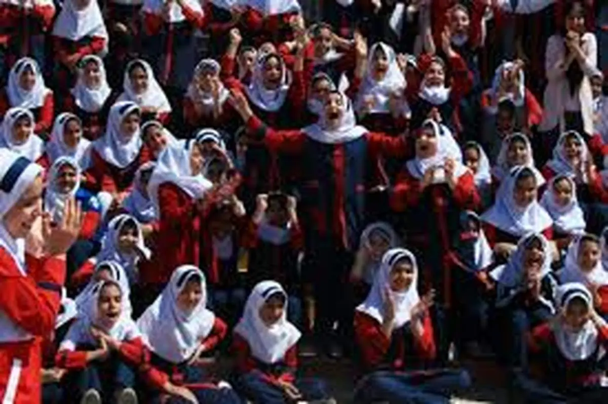 روزنامه جوان: بسیاری از پدر و مادرها ابایی ندارند فرزندانشان شعرهای مرتبط با روابط جنسی یاد بگیرند!