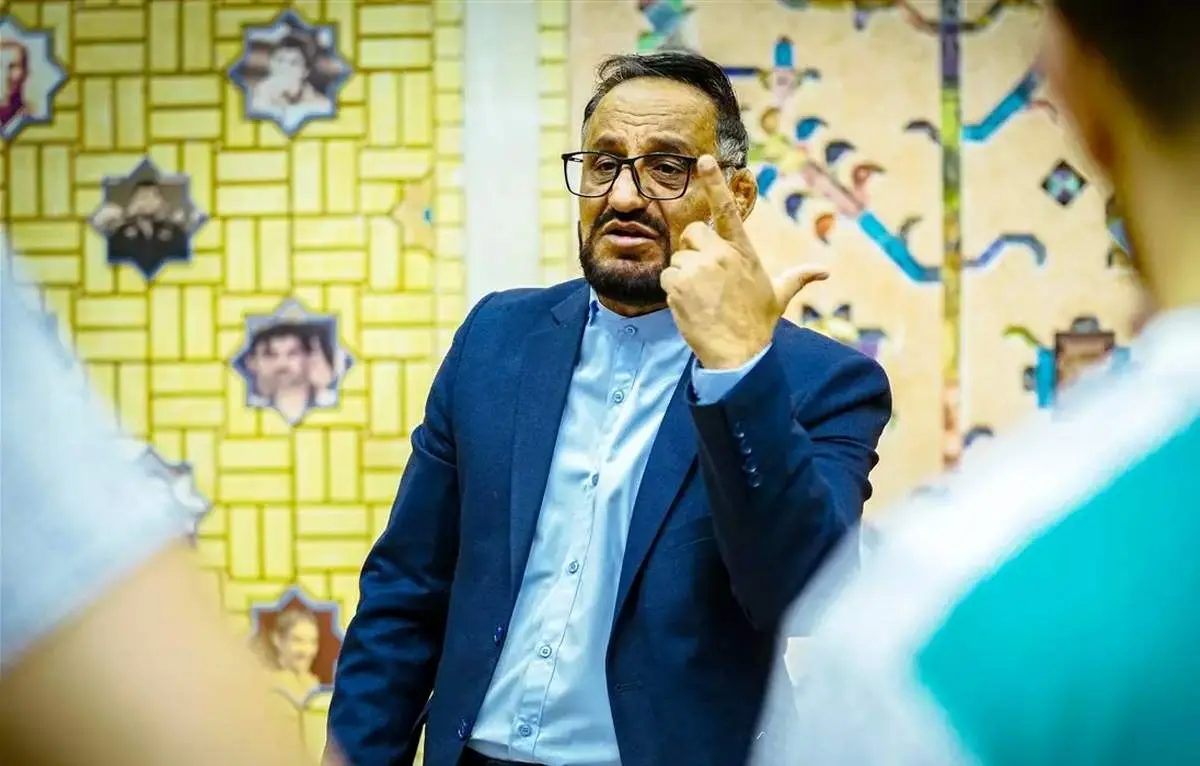 آواز خوانی «آقای جدی میفرمایید» با ترانه «صبحت بخیر عزیزم» معین/ فیلم