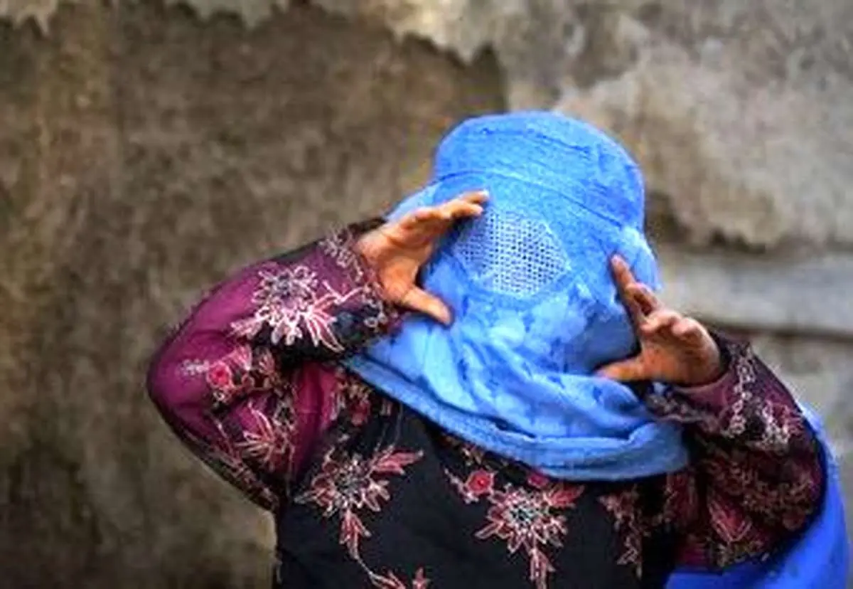 یک زن افغانستانی به دلیل مجبور کردن دخترش به ازدواج زندانی شد!