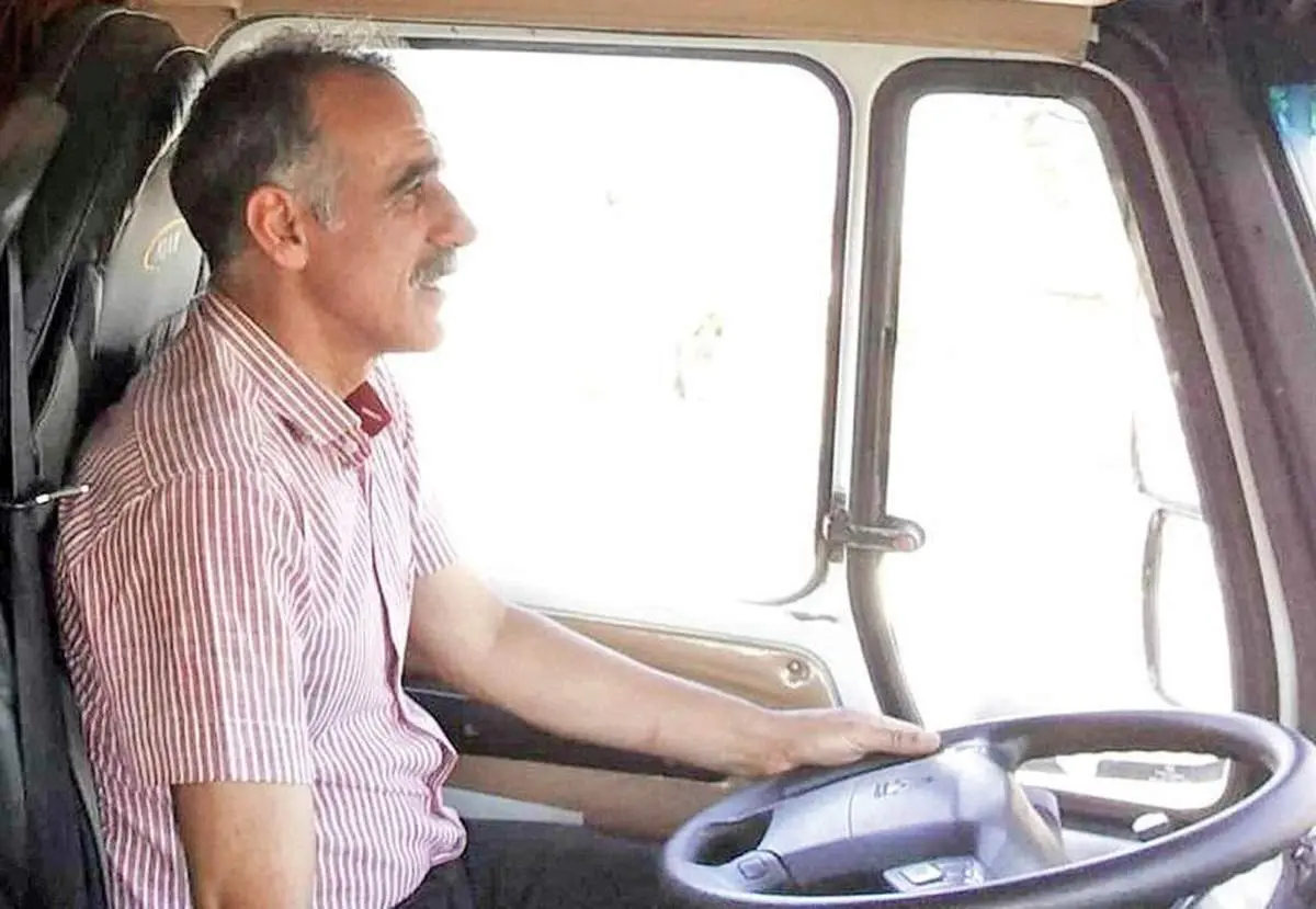 سرمربی مطرح فوتبال پشت فرمان ماشین سنگین!