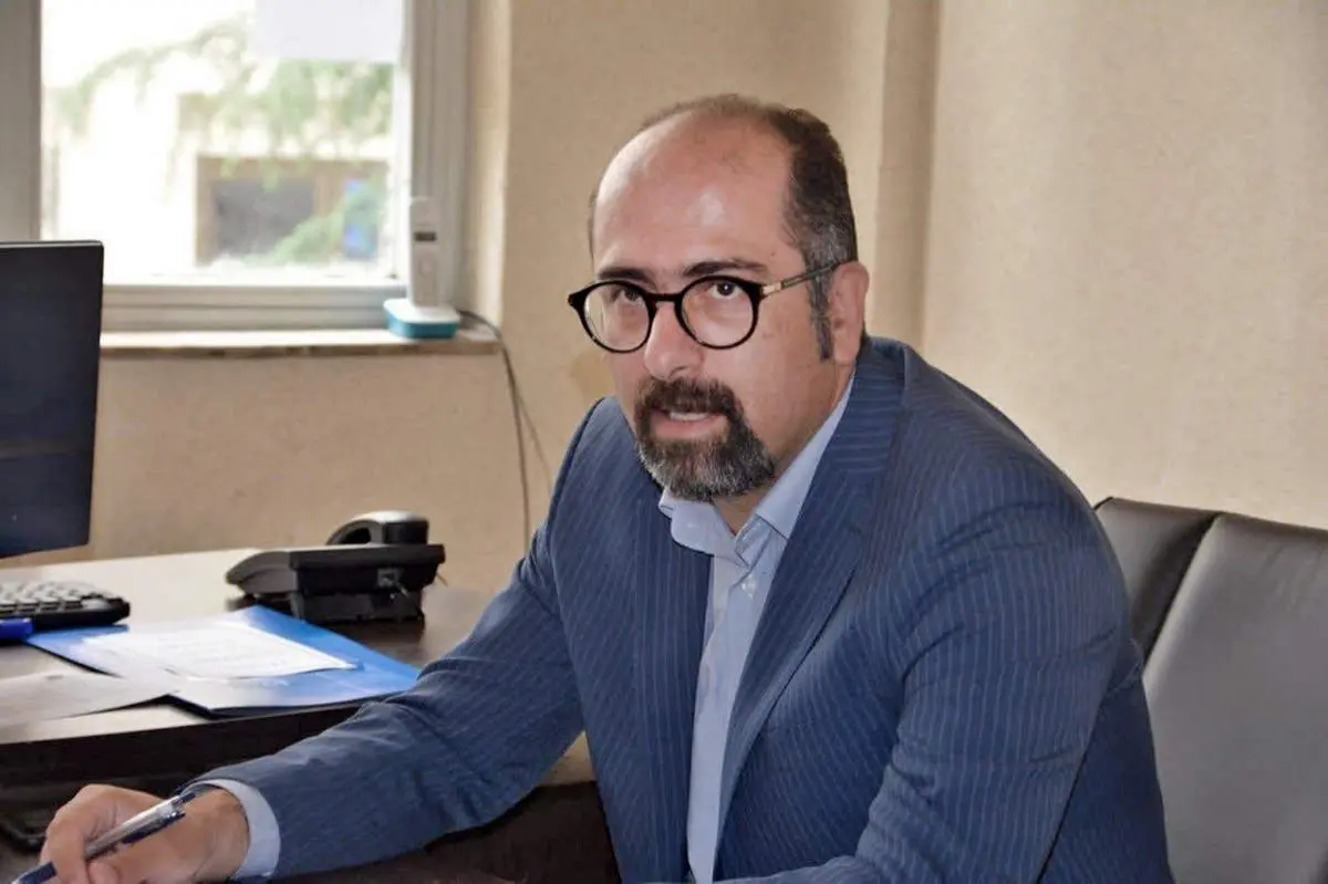 زیست فعالانه شاعر مبتنی بر تعقل و پرسشگری است