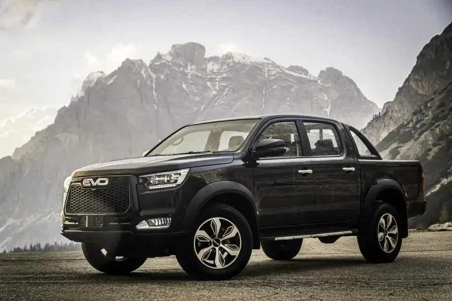 رژه خودروهای لوکس در شمال تهران و اخلال در ترافیک معابر/ ویدیو
