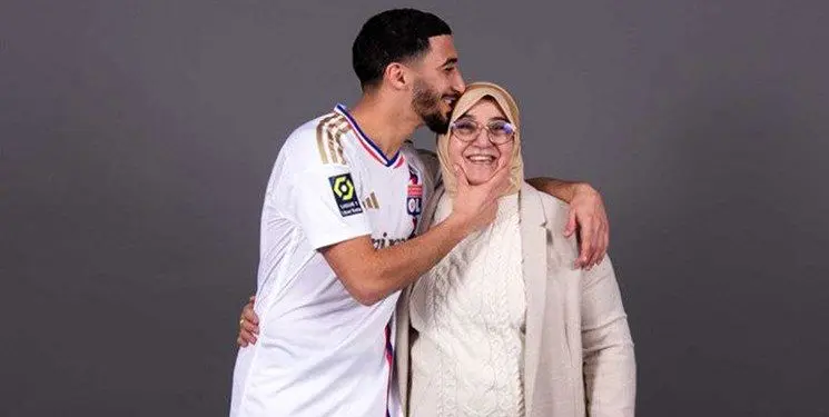 احترام بازیکن تیم فرانسوی به مادر مسلمانش 