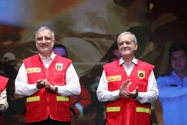 پزشکیان و زاکانی در لباس آتش‌نشانی!