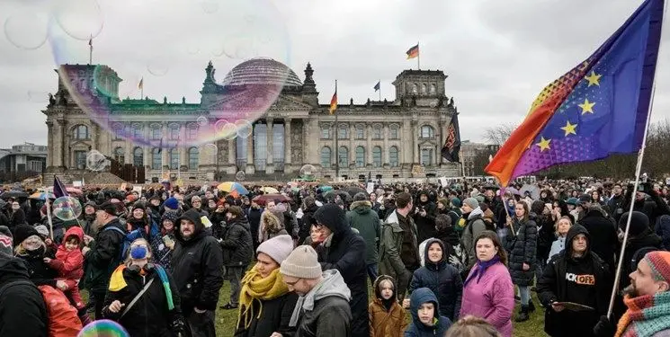 ده ها هزار آلمانی‌ علیه راست‌های افراطی به خیابان آمدند
