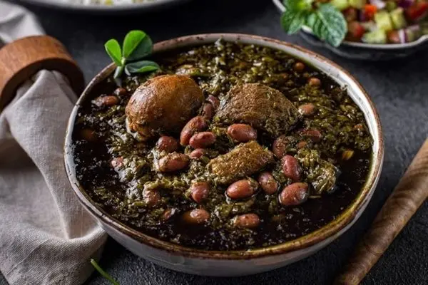 دلایل تلخ شدن قورمه‌سبزی و راه‌حل‌های فوری!