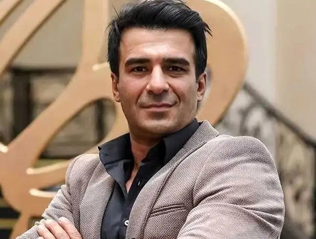 مادر و پسری در رستوران لاکچری/ یوسف تیموری و مادرش کپی هم هستند! 