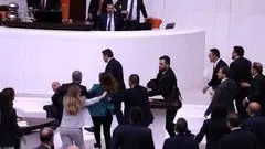 ببینید/ زد و خورد شدید نمایندگان در پارلمان ترکیه