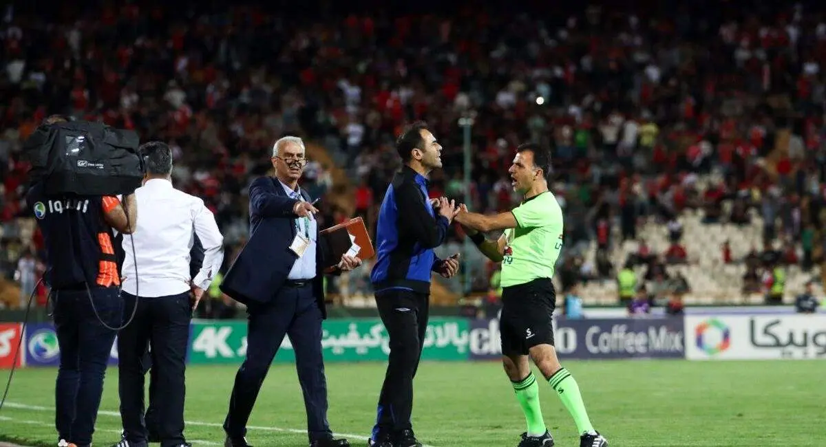 انتقاد شدید مربی استقلال خوزستان به داوری مشکوک / از این مسخره‌تر نمی‌شود چه کسی می‌خواهد فساد را جمع کند؟