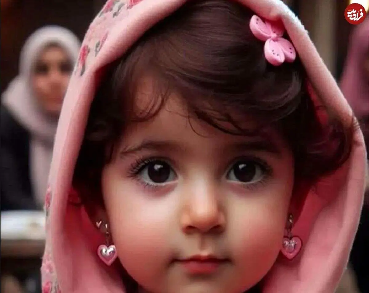 تندیس دختر کاپشن صورتی در تهران ساخته می شود