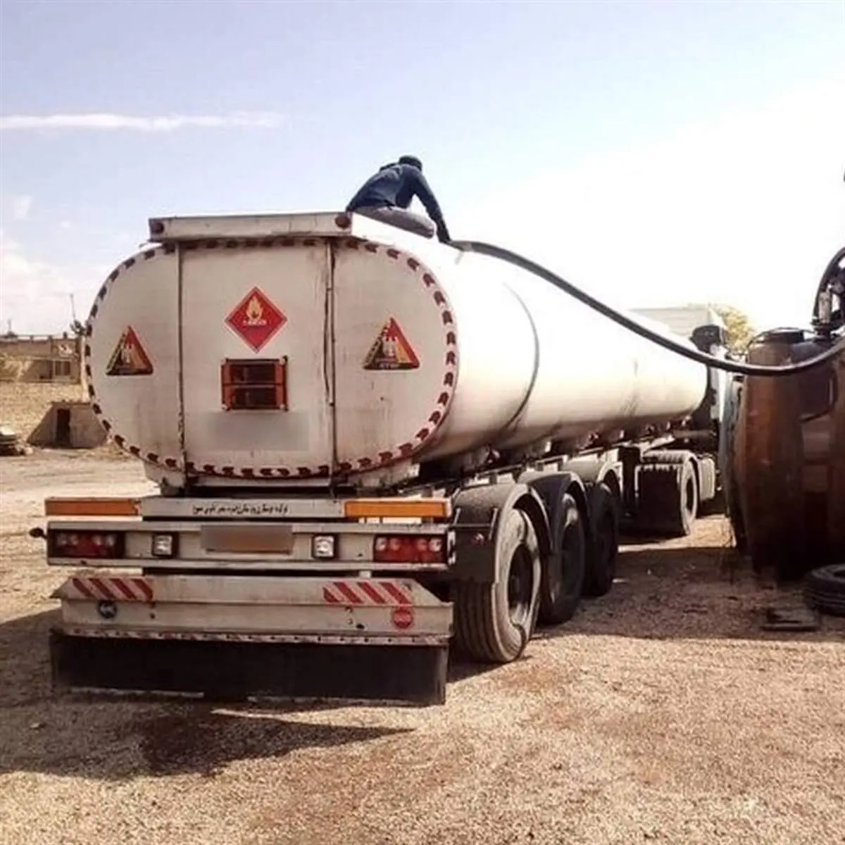 قاچاق ۳۰۰ میلیون لیتر سوخت با بارنامه های جعلی در سال‌های ۱۴۰۱ و ۱۴۰۲