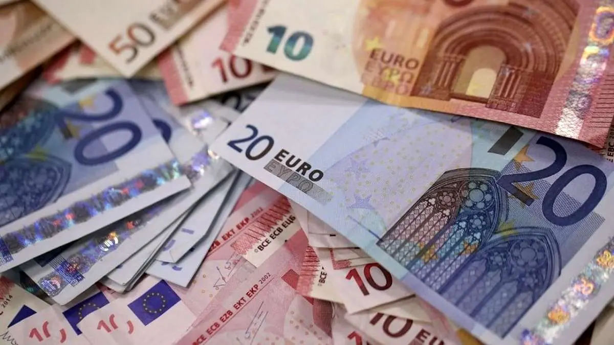 قیمت دلار و یورو امروز دوشنبه 6 آذر ۱۴۰۲/ جدول