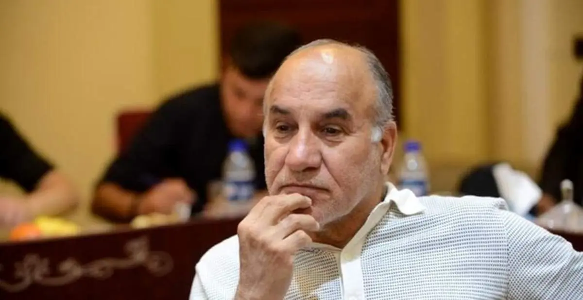 دلالان و مربیان فوتبال زد و بند میکنند | بازیکنی در لیگ نمیبینم که دو میلیارد ارزش داشته باشد