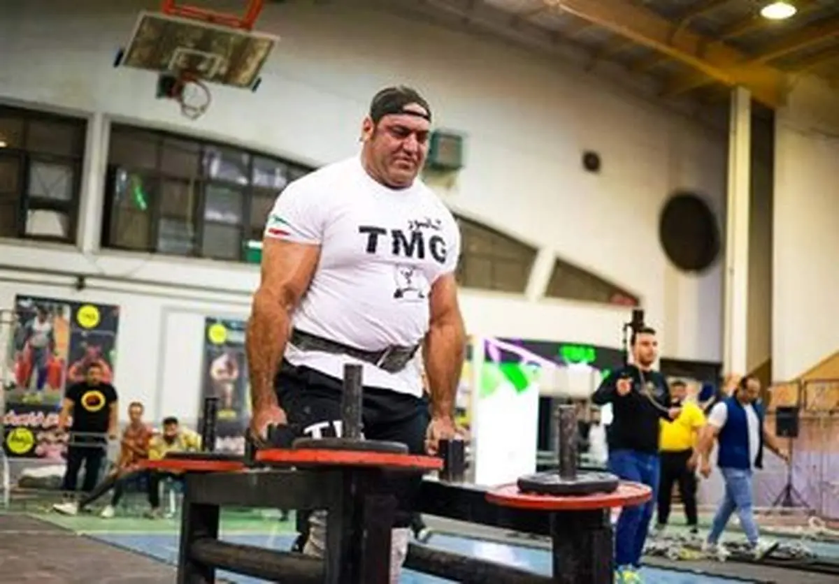 محراب فاطمی کنار قهرمان مردان آهنین/ عکس