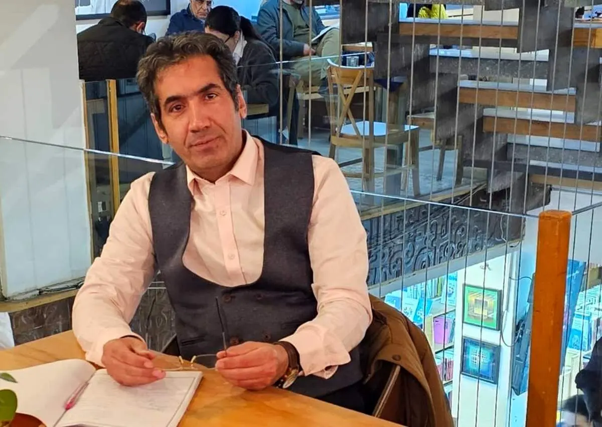 ادبیات آنی است و دیگر هیچ