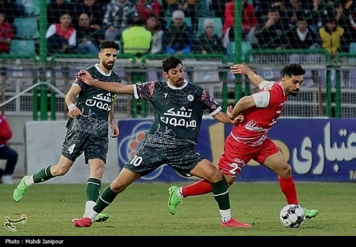 ذوبآهن 0 - 0 پرسپولیس/ تساوی در دیدار نخست نیمفصل دوم