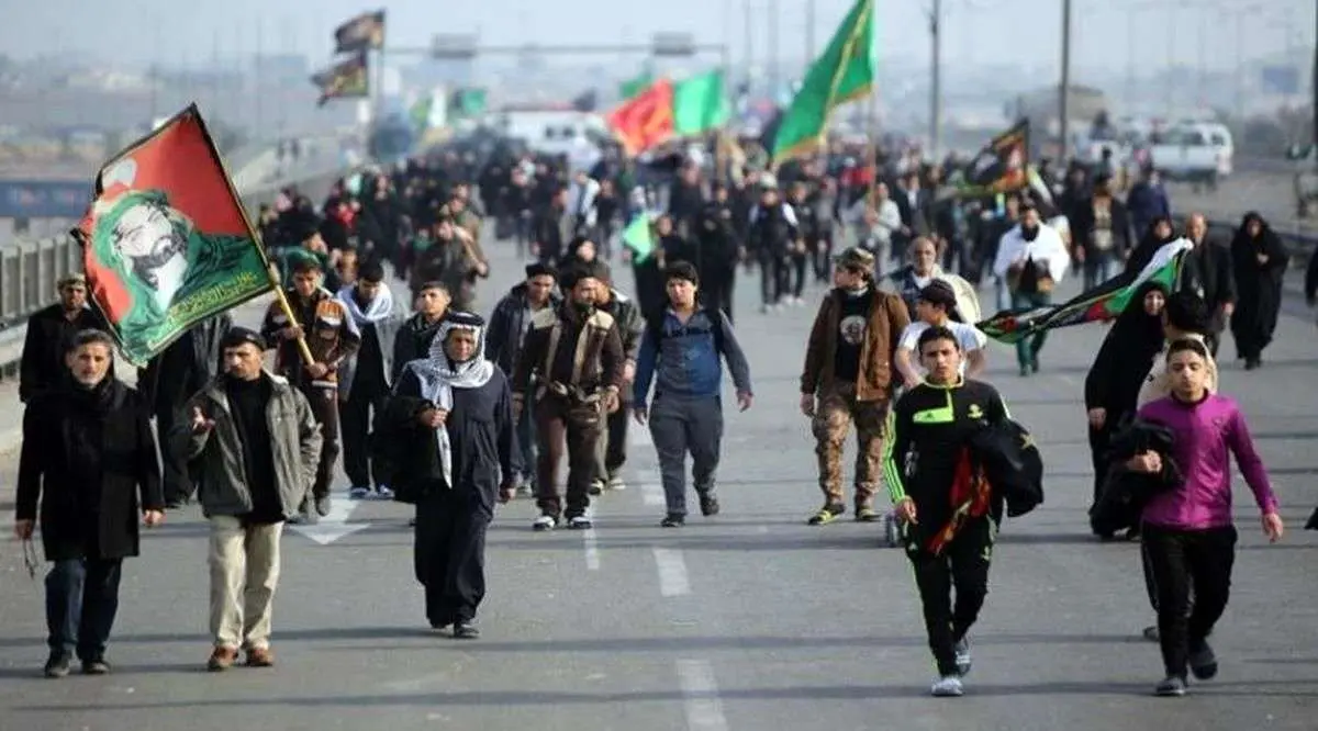 ببینید/ نذر واکس در تجمع اربعینِ تهران جلب توجه کرد