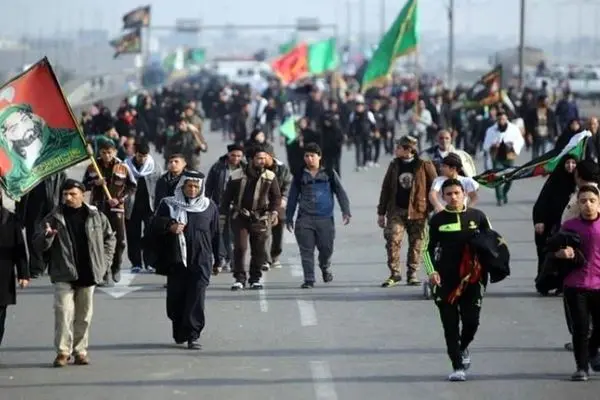 ببینید/ نذر واکس در تجمع اربعینِ تهران جلب توجه کرد