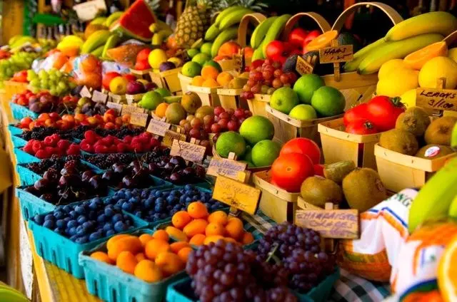 مزه کردن میوه و سبزیجات ایرانی در اوگاندا توسط رئیس‌جمهور