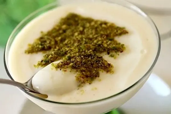 طرز تهیه فرنی سیب برای روزهای سرد زمستان