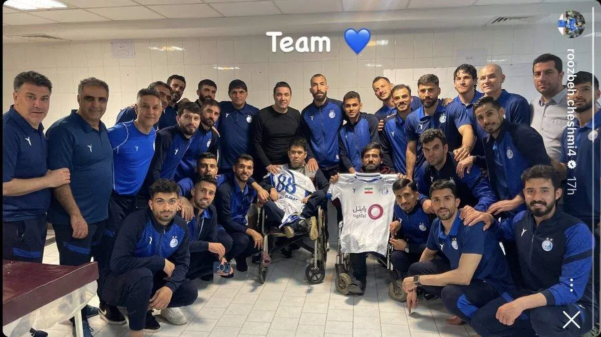 حضور دو مهمان ویژه در رختکن استقلال/ عکس