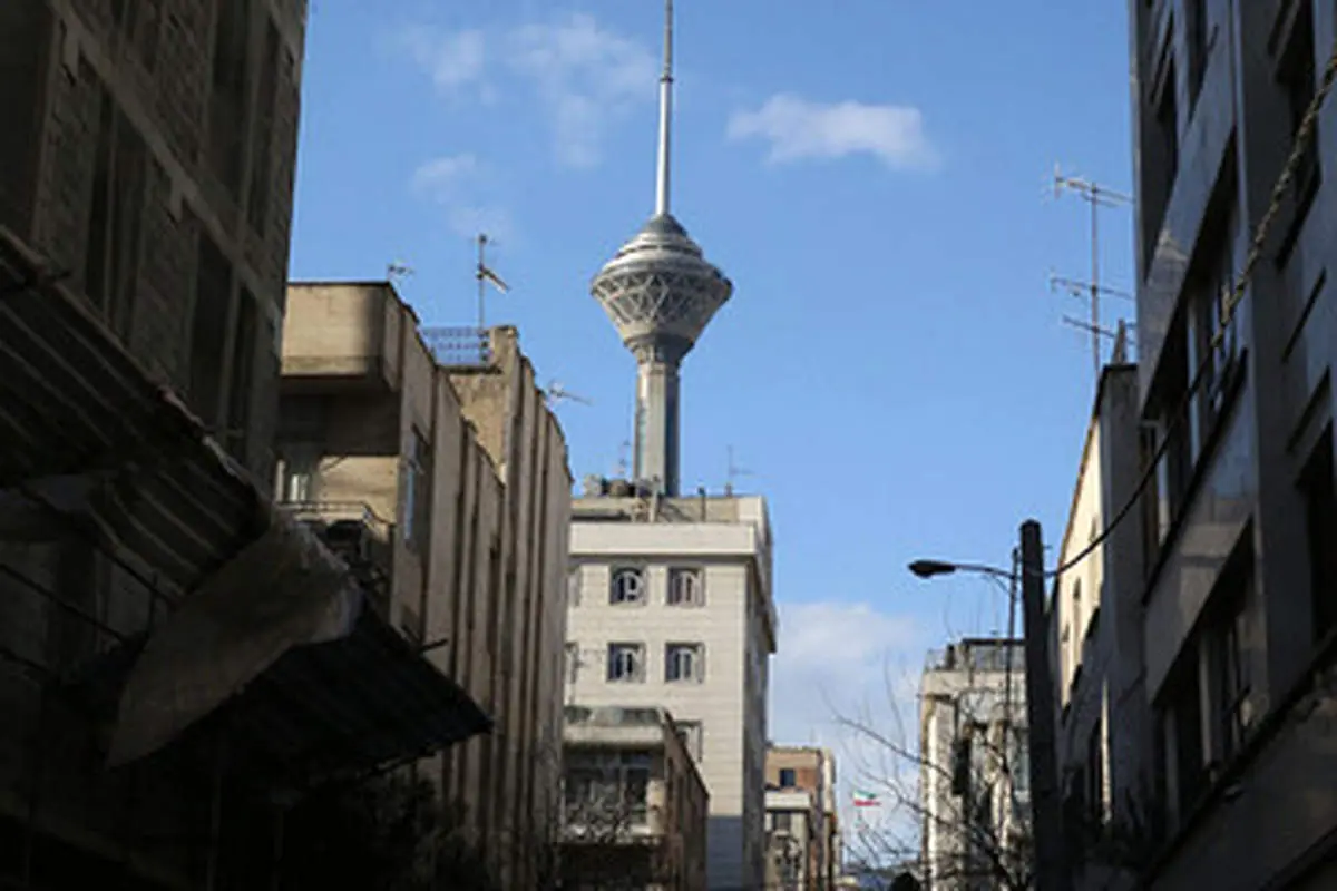 هوای تهران به مدد وزش باد و بارش باران خوب شد!