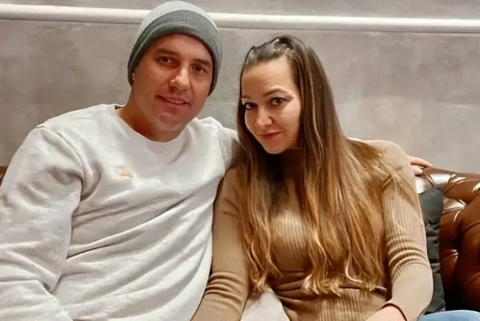 دلبری همسر اوسمار برای هواداران پرسپولیس/ عکس