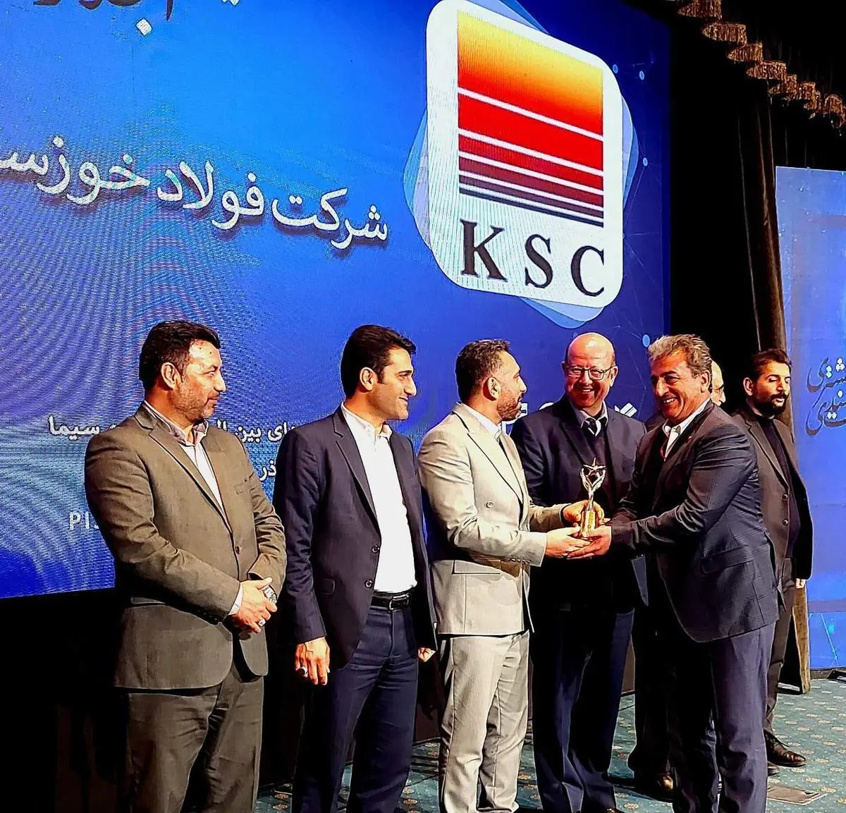  تندیس ملی رضایت‌مندی مشتری به فولاد خوزستان تعلق گرفت 
