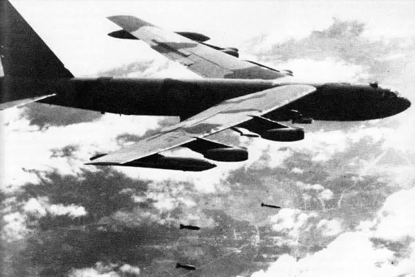 ۶ بمب‌افکن B۵۲ آمریکا منهدم شد