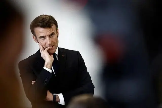 رئیس جمهور فرانسه استعفا می دهد؟