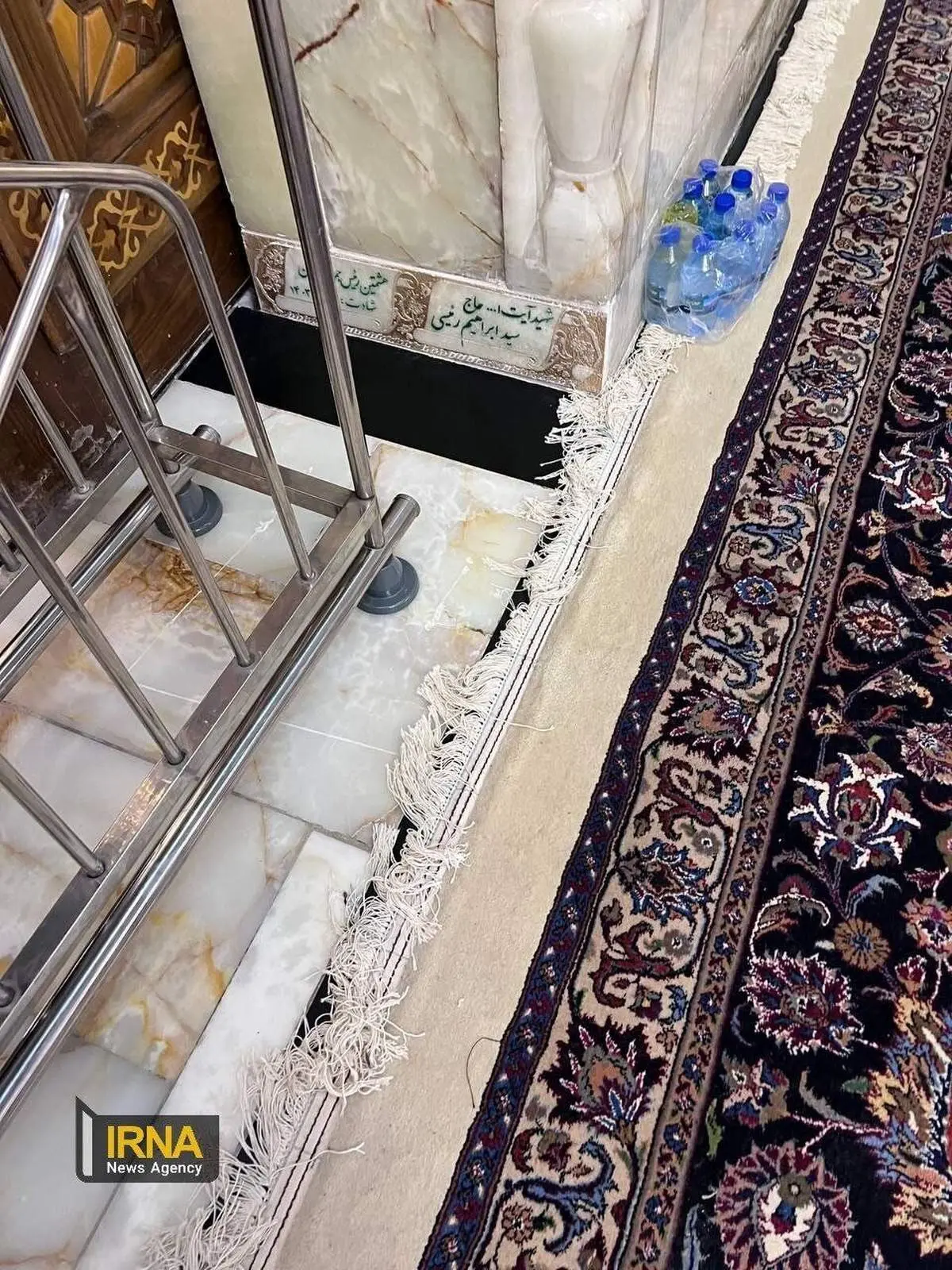 تصویری از خانه ابدی شهید جمهور