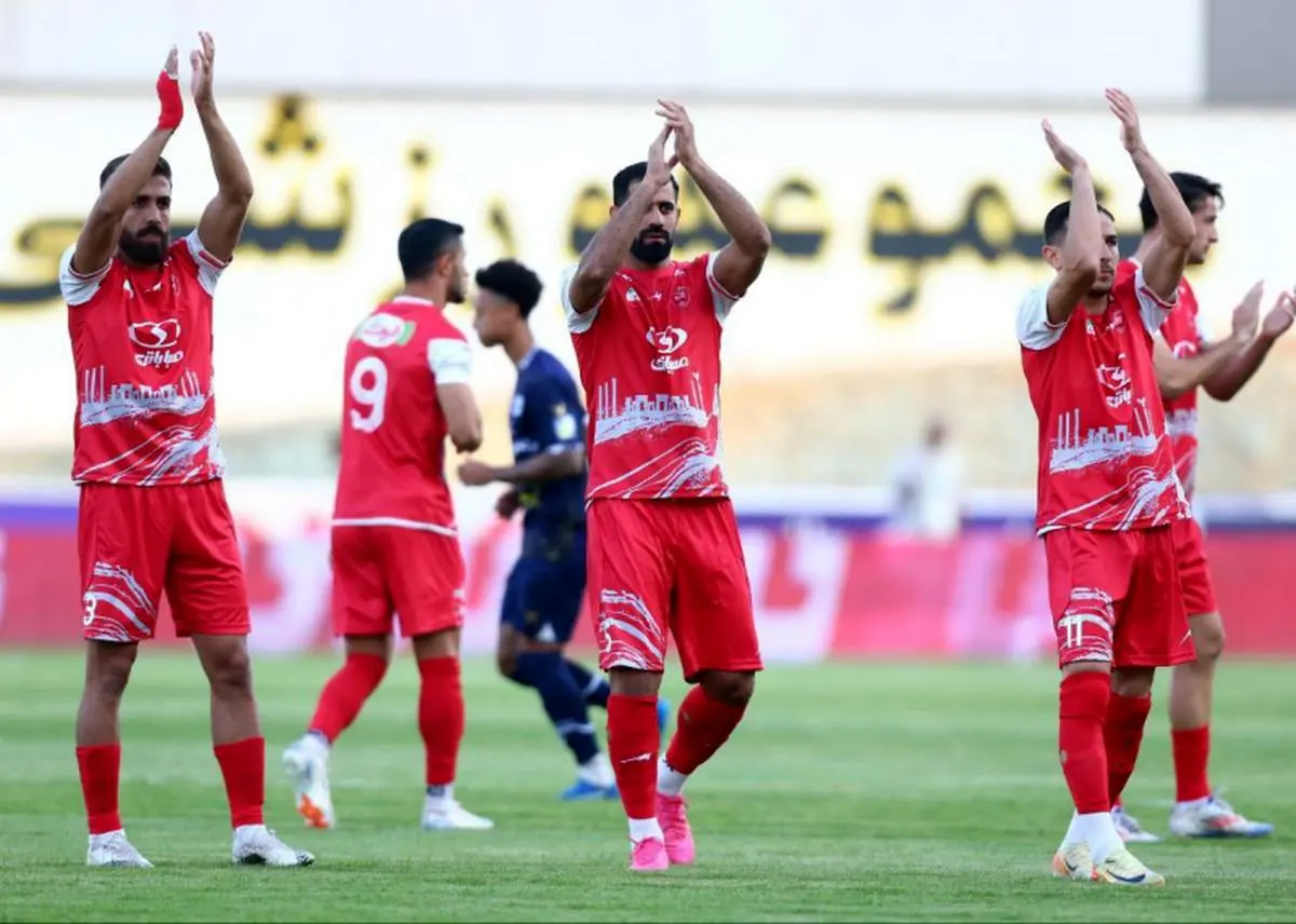 زیبایی فوتبال پرسپولیس در چالههای زمین گرفتار شد!