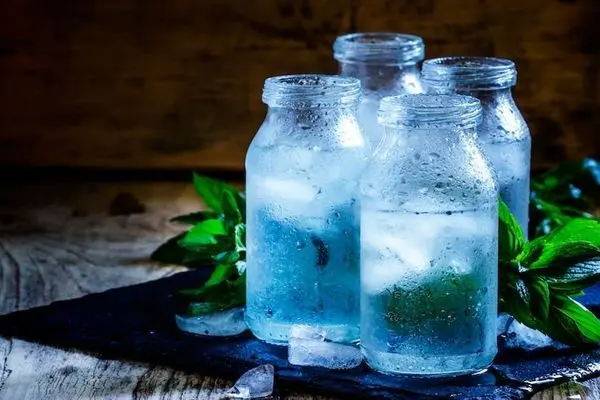 به این دلایل آب داغ بخورید
