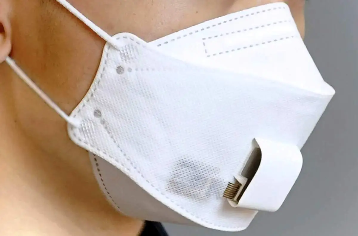 این ماسک هوشمند ظاهراً میتواند بیماریها و مشکلات ریوی را روی گوشی نشان دهد