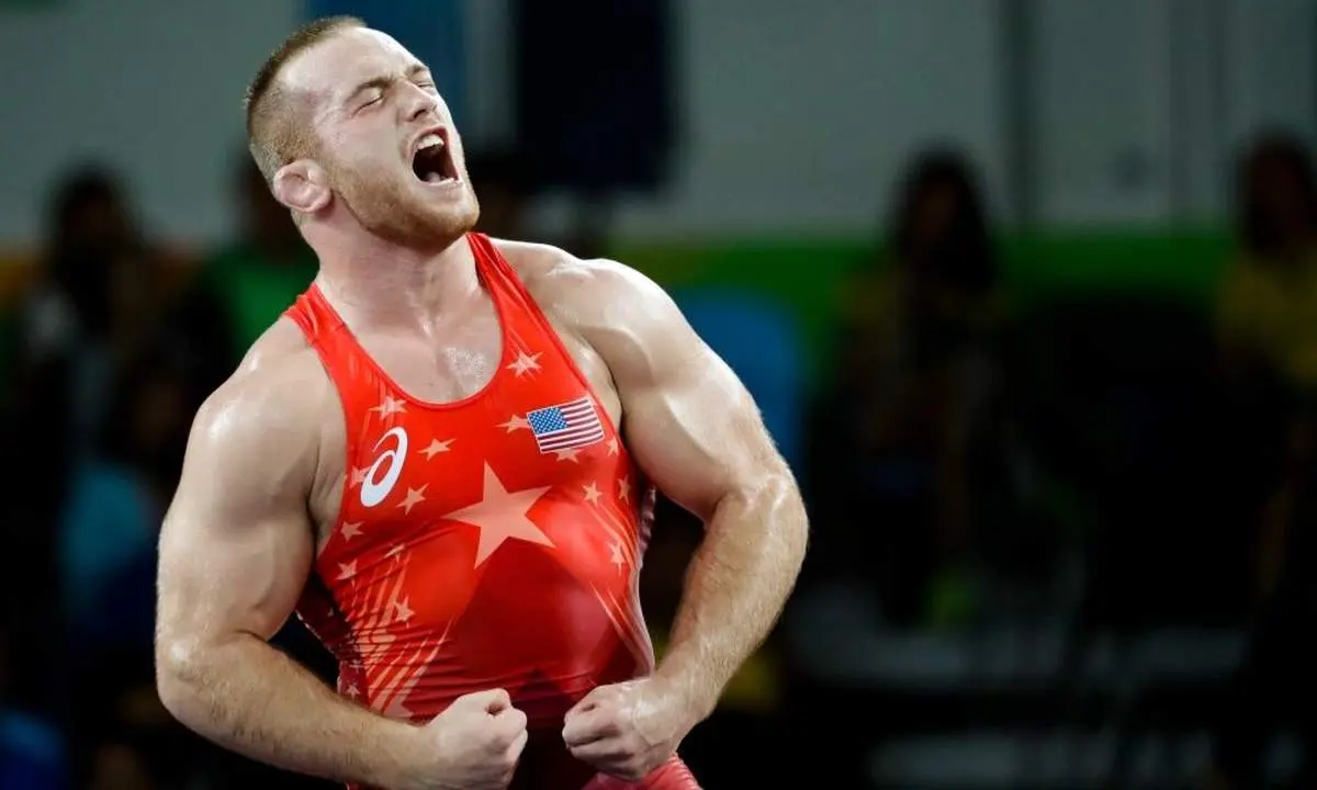 دستگیری قهرمان کشتی جهان و المپیک در خانه فحشا