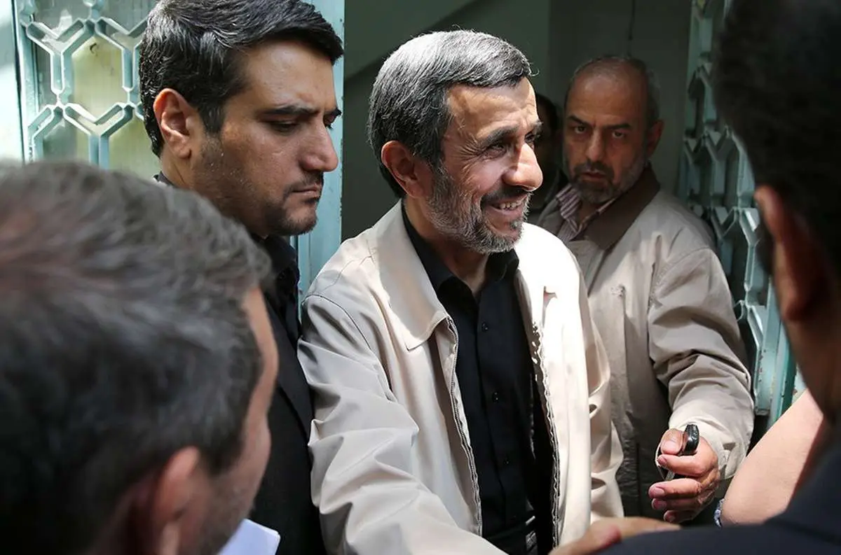  تیپ متفاوت محمود احمدی نژاد در دیدار با اسماعیل هنیه/ تصاویر