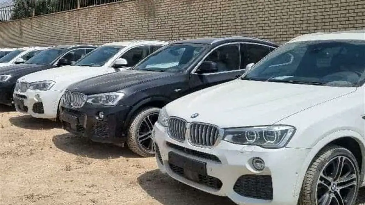 کشف ۱۴ خودروی BMW قاچاق در ساختمان مسکونی