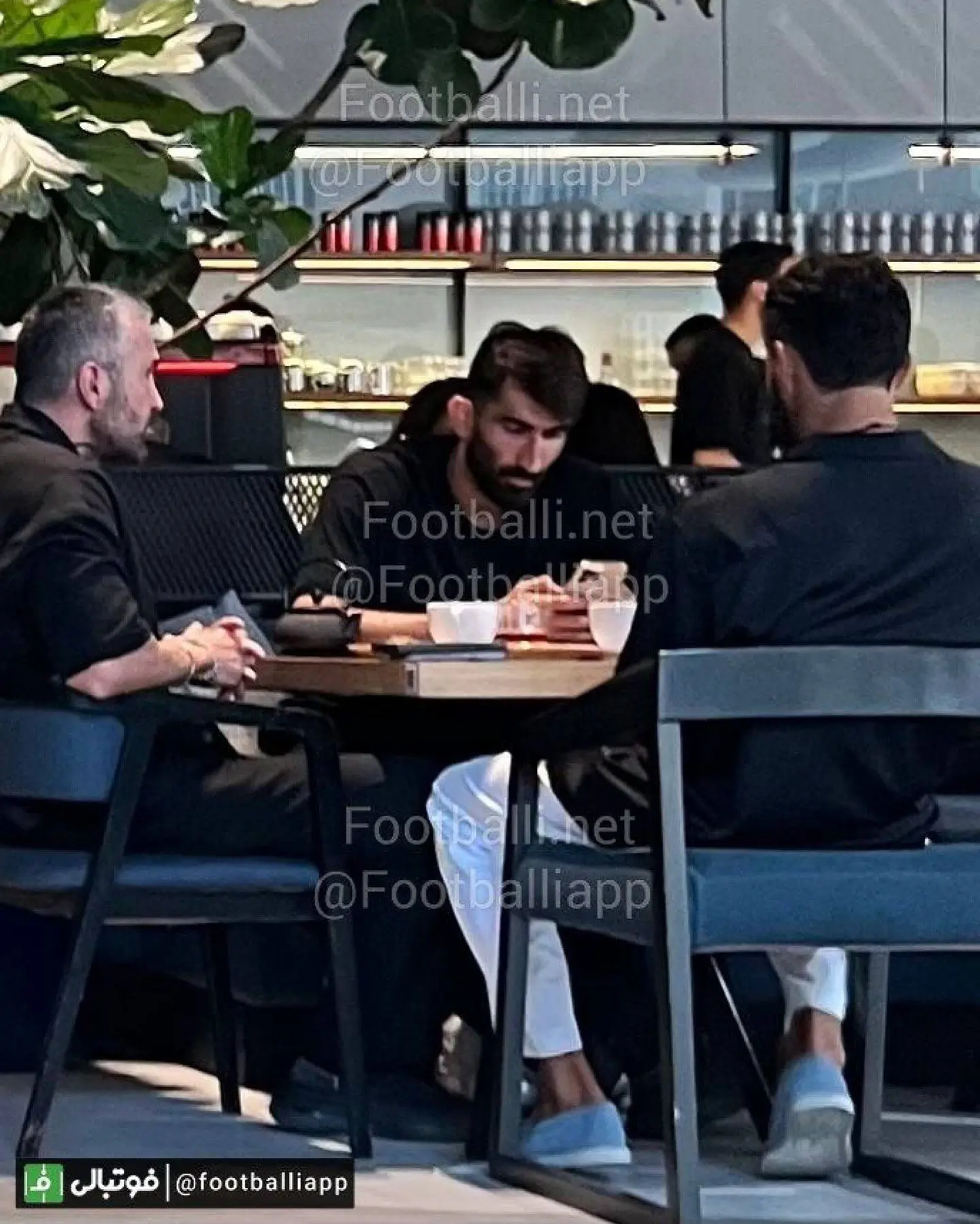 جلسه بیرانوند و رامین رضاییان در کافه خیابان فرشته!/ عکس
