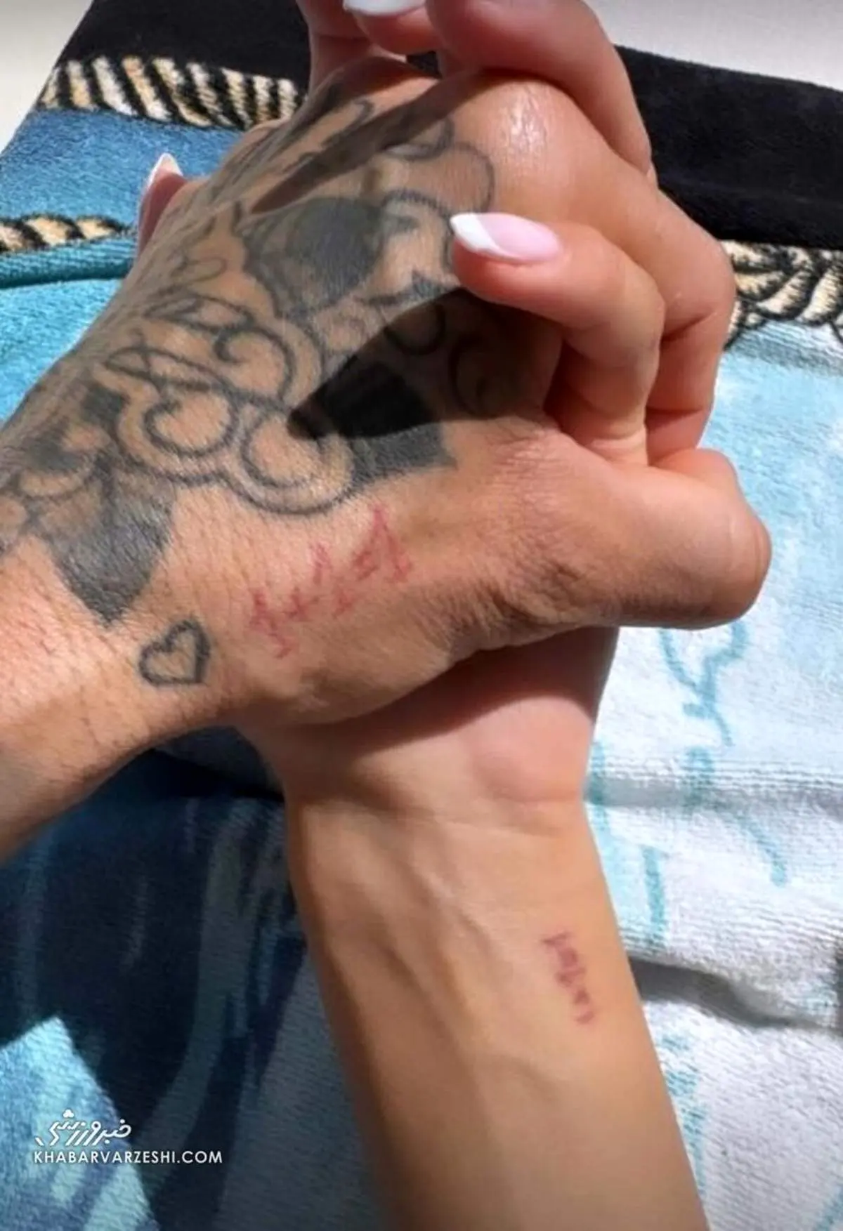 عکس/ آشتی ستاره جنجالی با همسرش پس از آزادی از زندان