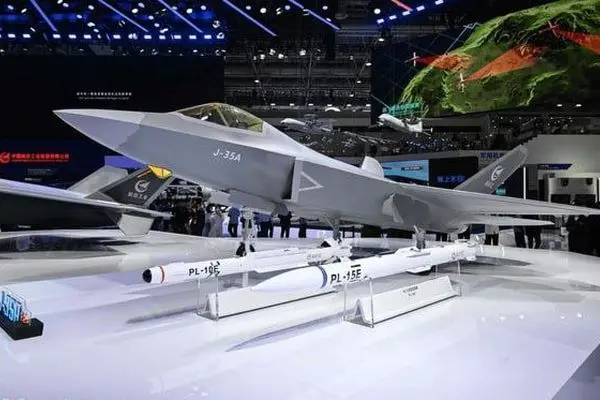 ببینید/ چین جنگنده‌های J-۳۵ را به نمایش عمومی گذاشت