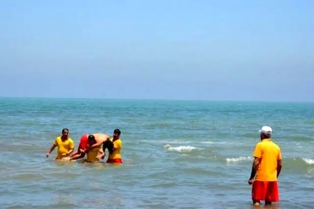 آخرین هشدارها درباره خطر غرق‌شدگی در دریای خزر | جوانان هلال احمر دست به کار شدند