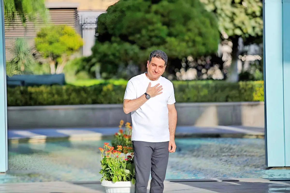 مرغ سحر در آزادی نغمه سر نمیدهد