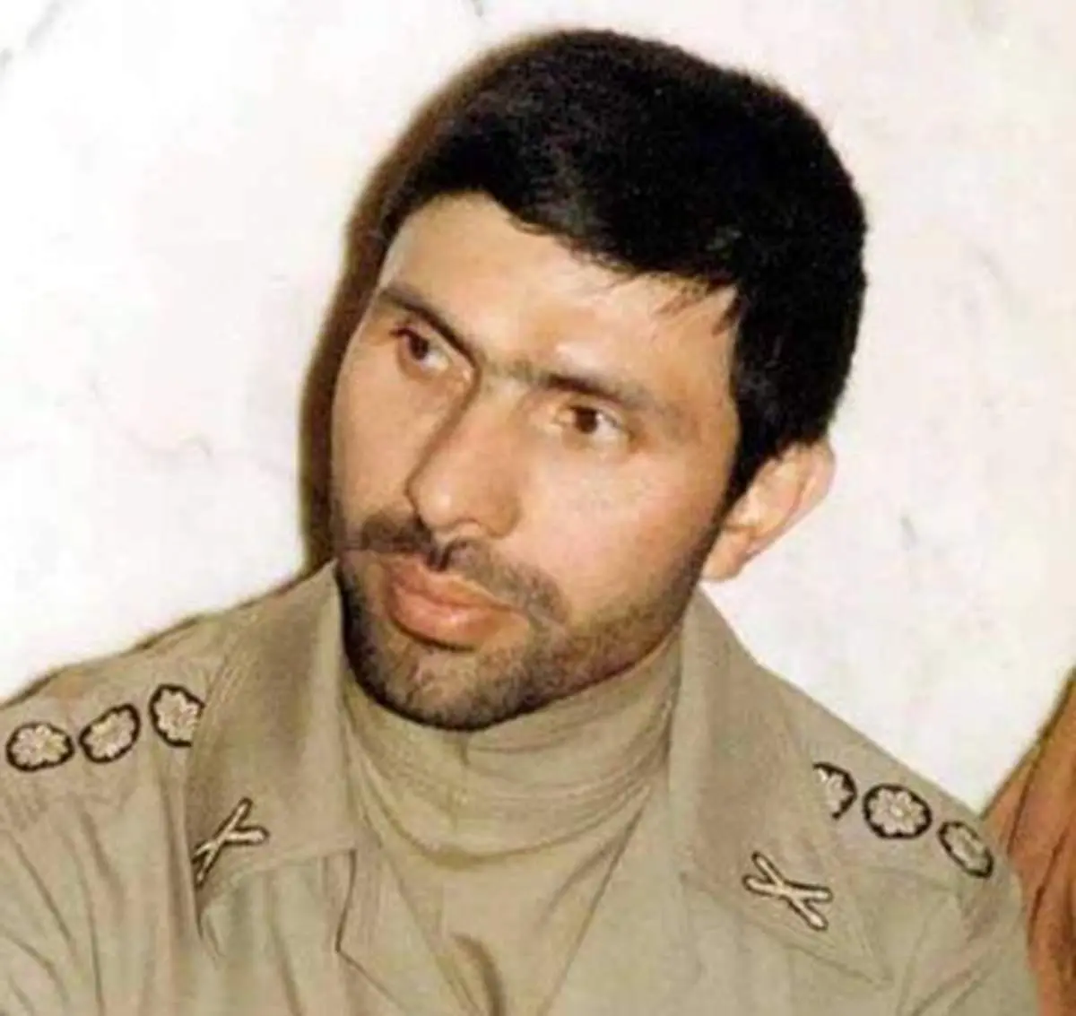 این فرمانده ارتش به پای پدر افتاد/ عکس