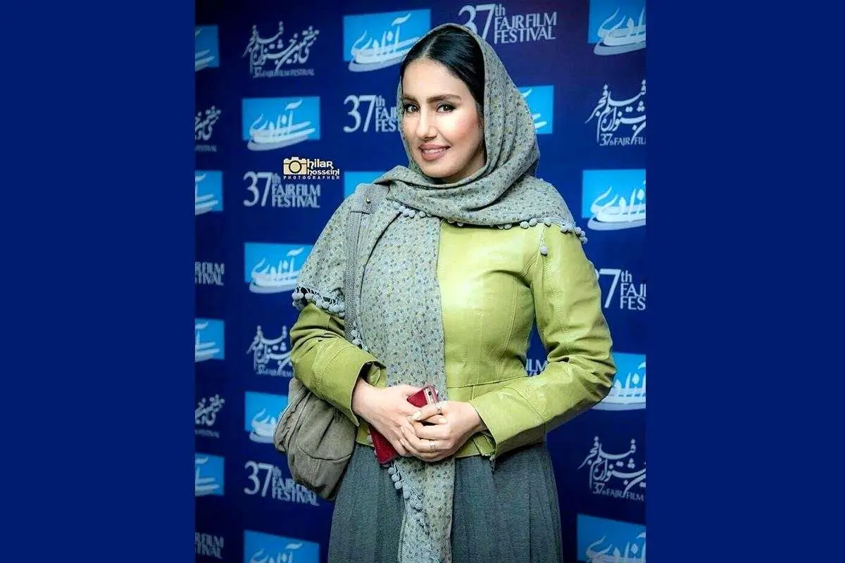 کافهگردی پرانرژی مرجان نونخ/ تیپ رنگی و اکسسوری فانتزی سوژه شد/ عکس