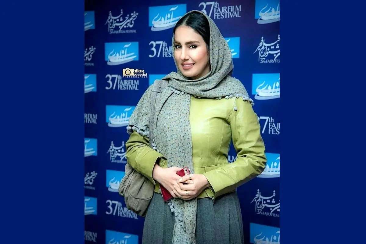 کافه‌گردی پرانرژی مرجان نون‌خ/ تیپ رنگی و اکسسوری فانتزی سوژه شد/ عکس