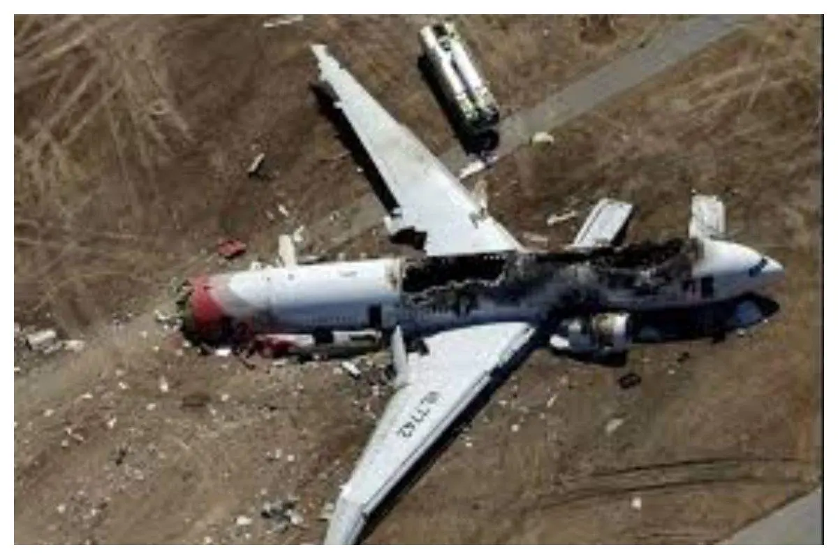 تنها بازمانده سقوط هواپیما در هند/ عکس