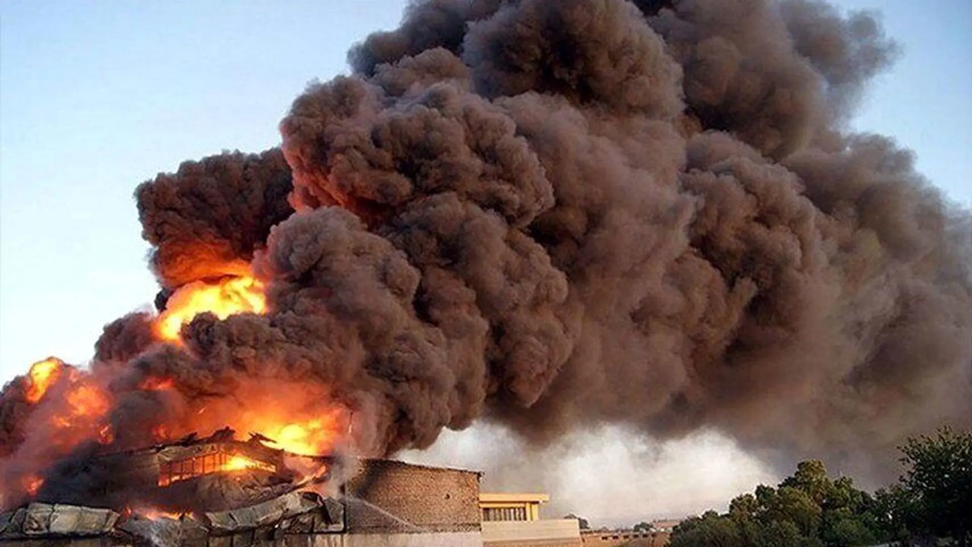 ببینید | انفجار وحشتناک محل دپوی سوخت قاچاق در سراوان