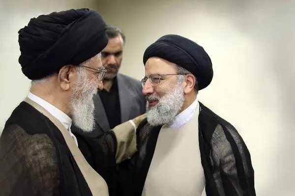  رهبر انقلاب:  امیدواریم خداوند رئیس جمهور را به آغوش ملت برگرداند/ ملت ایران نگران و دلواپس نباشند 