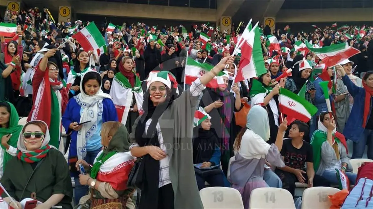 توضیحات نایب رئیس فدراسیون فوتبال درباره حضور زنان در استادیوم آزادی